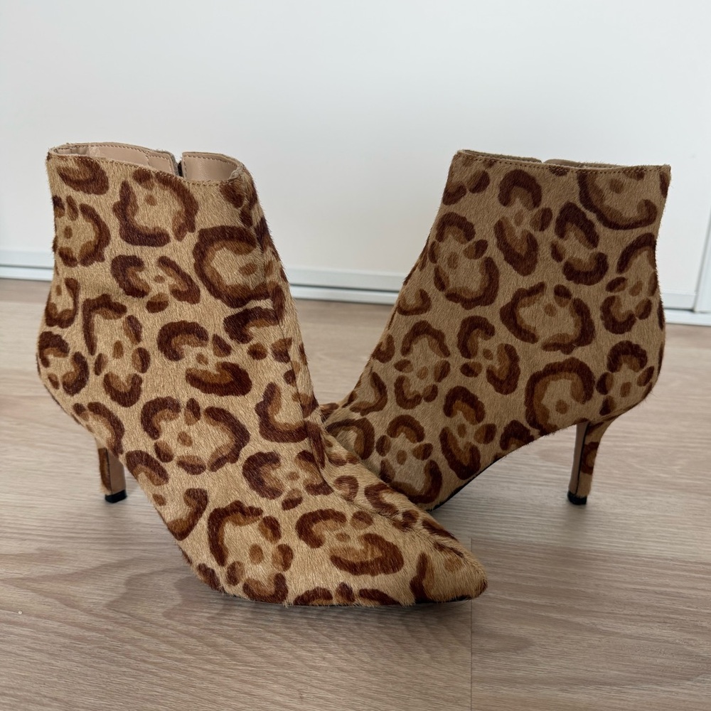 Vince Camuto Cowhide Leopard Print Ankle Boots Size 6